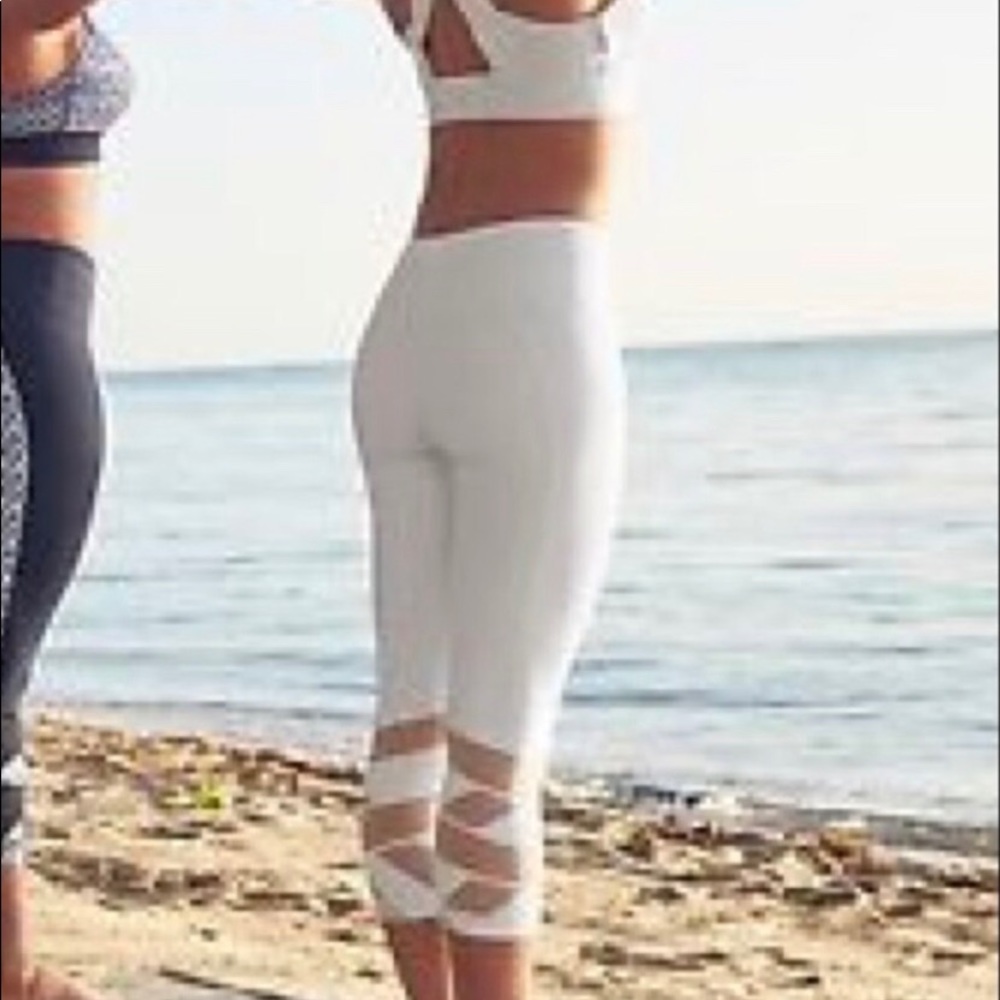 Athleta white, capri workout pants.